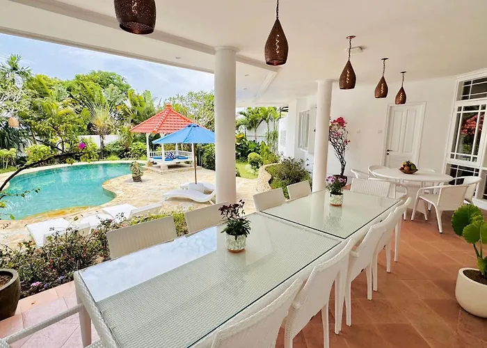 Emerald Luxury & Comfort In Villa