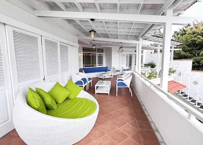 Emerald Luxury & Comfort In Villa