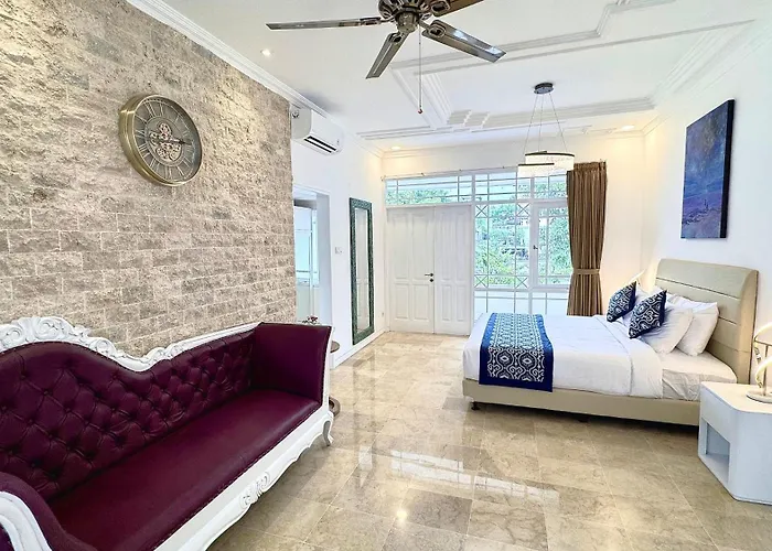 Emerald Luxury & Comfort In *