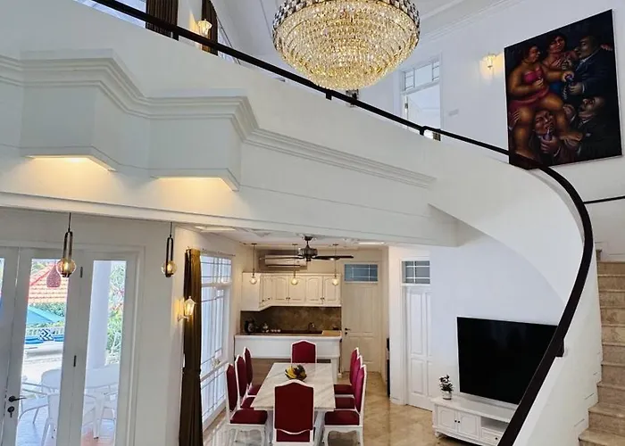 Emerald Luxury & Comfort In