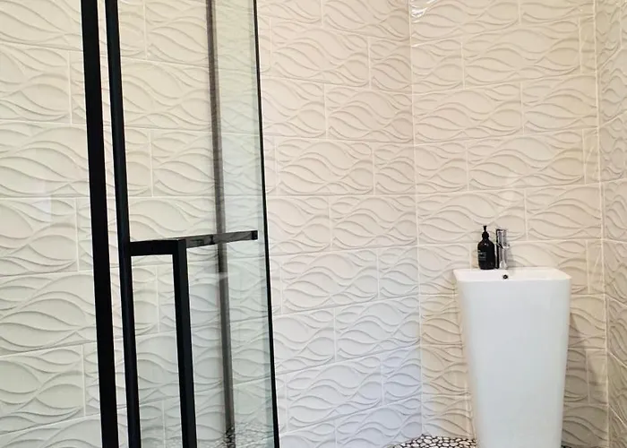 Emerald Luxury & Comfort In